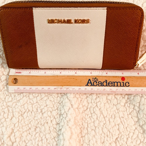 MK Striped Continental Wallet - Picture 7 of 8